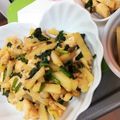 ちきゅうの丸顔's cooksnap of when they made 鶏胸肉とじゃが芋とほうれん草のカレー炒め.