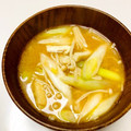 azbjbn's cooksnap of when they made えのきと長ネギと油あげのお味噌汁.