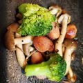 S・ルナ's cooksnap of when they made ブロッコリーとしめじとウインナー炒め.