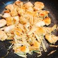 える°'s cooksnap of when they made 子供が喜ぶ鳥胸肉ときのこのバタポン炒め.