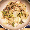 およ猫's cooksnap of when they made 病みつき♡蕪とキャベツのガリバタ炒め.