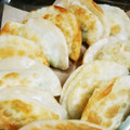 ヤスコ♪'s cooksnap of when they made 簡単！枝豆とチーズの餃子の皮包み焼き.