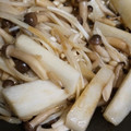 クックOE3YFA☆'s cooksnap of when they made 長いもときのこのバターしょうゆ炒め.