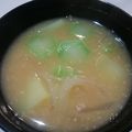 ゆみらんたん's cooksnap of when they made ブロッコリーの茎とじゃが芋の味噌汁.
