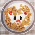 4児男子母さんの台所's cooksnap of when they made にゃんこ先生ヨーグルトアート.