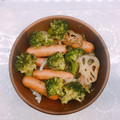 ととっとっとーん's cooksnap of when they made 蓮根とウインナーのバターマスタード炒め✨.