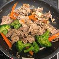 わが家の料理長's cooksnap of when they made ブロッコリーとにんじんとしめじと豚こま.