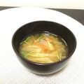 ☆こまっと☆'s cooksnap of when they made 三つ葉と白菜のお味噌汁.