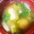みちばたの花's cooksnap of when they made じゃがいもとセロリの葉の味噌汁.