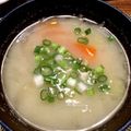 朔蔵Kitchen's cooksnap of when they made 〈適量レシピ〉豚ロースと白菜の白味噌汁.