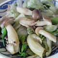なつぽん♪'s cooksnap of when they made レタスとシメジのオイスターソース炒め.