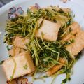 nococokuu's cooksnap of when they made 【糖質制限】厚揚と豆苗炒め.