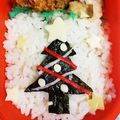 クックR126AP☆'s cooksnap of when they made キャラ弁★海苔でクリスマスツリー.