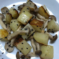 mizumelo's cooksnap of when they made ポテトとしめじのマヨネーズ炒め.