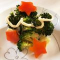 vampsLOVE's cooksnap of when they made ブロッコリーのツリーとサンタのサラダ.