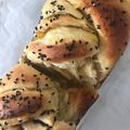 MOEIKUママ's cooksnap of when they made 手作り折り込みシート～ゴマさつまパン.