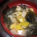 ラクラクダ's cooksnap of when they made だれでも簡単！基本の葱とわかめの味噌汁.