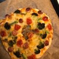 チロチロル's cooksnap of when they made クリスマスに☆簡単リースピザ.