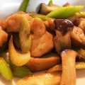 南風♡'s cooksnap of when they made 鶏胸肉とセロリ、エリンギの簡単炒め.