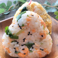 ☆kiyomin☆'s cooksnap of when they made 鮭フレークと三つ葉のマヨネーズむすび.