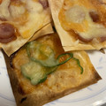 minami1967's cooksnap of when they made 激ウマ！チーズを挟んで２段の餃子の皮ピザ.
