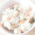 ♡さやすけ♡'s cooksnap of when they made めんつゆだけで＊鮭とワカメの炊き込みご飯.