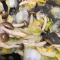 ももにゃ皇帝's cooksnap of when they made 「白菜としめじのとろっと炒め♪」.