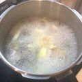 つぇー's cooksnap of when they made シェフ直伝！鶏ガラだしの取り方.