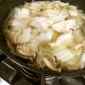 よし坊's cooksnap of when they made 餃子鍋♪簡単ザーサイ胡麻スープ白菜入り.