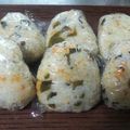 三つ星母ちゃん's cooksnap of when they made 高菜と鮭フレークのおにぎり.