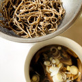 azbjbn's cooksnap of when they made ざる蕎麦 茸と長ねぎの温つけ汁.
