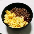 saradiiin's cooksnap of when they made 甘辛おいしい！たまごとひき肉二色そぼろ丼.