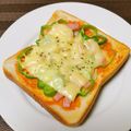 toccot's cooksnap of when they made ケチャップとおマヨで✿簡単ピザトースト.