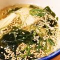 ハッピィ0730's cooksnap of when they made 茹で鶏汁で♪ポカポカえのきとわかめスープ.
