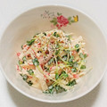 めいめい☆☆☆'s cooksnap of when they made 蒸し鶏カニカマ、カイワレのわさびマヨ和え.