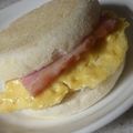 iyo＊'s cooksnap of when they made 朝食に☆カルボナーラ味のマフィンサンド♪.