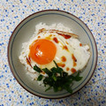 NAOばあさん's cooksnap of when they made 生姜焼き味の目玉焼き丼.