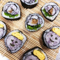 ♪♪maron♪♪'s cooksnap of when they made てるてる鬼と青花の簡単かわいい巻きずし.