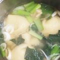 まーぼーちゃん's cooksnap of when they made つるむらさきと餅巾着（練物で）のお味噌汁.