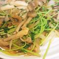 りっくねーむ's cooksnap of when they made ☆豆苗ときのこのオイスターソース炒め☆.