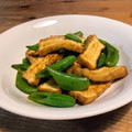 Soirate28's cooksnap of when they made 厚揚げとスナップエンドウのバター炒め.