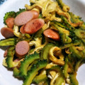 ★ほのどんママ★'s cooksnap of when they made ウインナーとゴーヤの麺つゆ炒め.