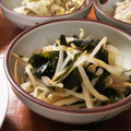 低カロ探検隊's cooksnap of when they made 簡単副菜♪もやしとわかめのさっぱり和え.