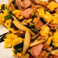 nishion's cooksnap of when they made しめじとベーコンの玉子炒め.