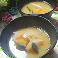 虹色♪︎ちゅーりっぷ's cooksnap of when they made かぼちゃと玉ねぎのお味噌汁＊バター風味.