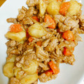 ☆hiroppy☆'s cooksnap of when they made 焼き肉のたれで簡単肉じゃが.