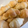 ぷりころん's cooksnap of when they made 簡単成形！HBミニ塩パン（塩ロールパン）.