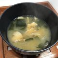 まこさんど's cooksnap of when they made 新玉ねぎと舞茸とわかめの味噌汁.