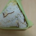 あゆたっくん's cooksnap of when they made 絶品！たぬきおにぎりを塩昆布と天かすで.