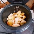 今日の勝家御膳's cooksnap of when they made 甘辛たれで♪鶏肉とじゃが芋の甘辛炒め.